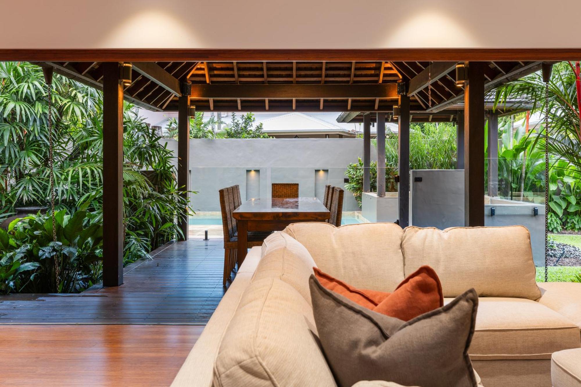 Вилла The Bali House - Beachfront Mirage Порт Дуглас Экстерьер фото